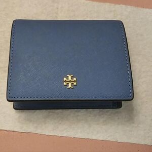 BRAND NEW AUTHENTIC TORY BURCH EMERSON COLOR BLOCK MINI WALLET.
